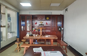 星空娱乐钢材有限公司宽敞办公室